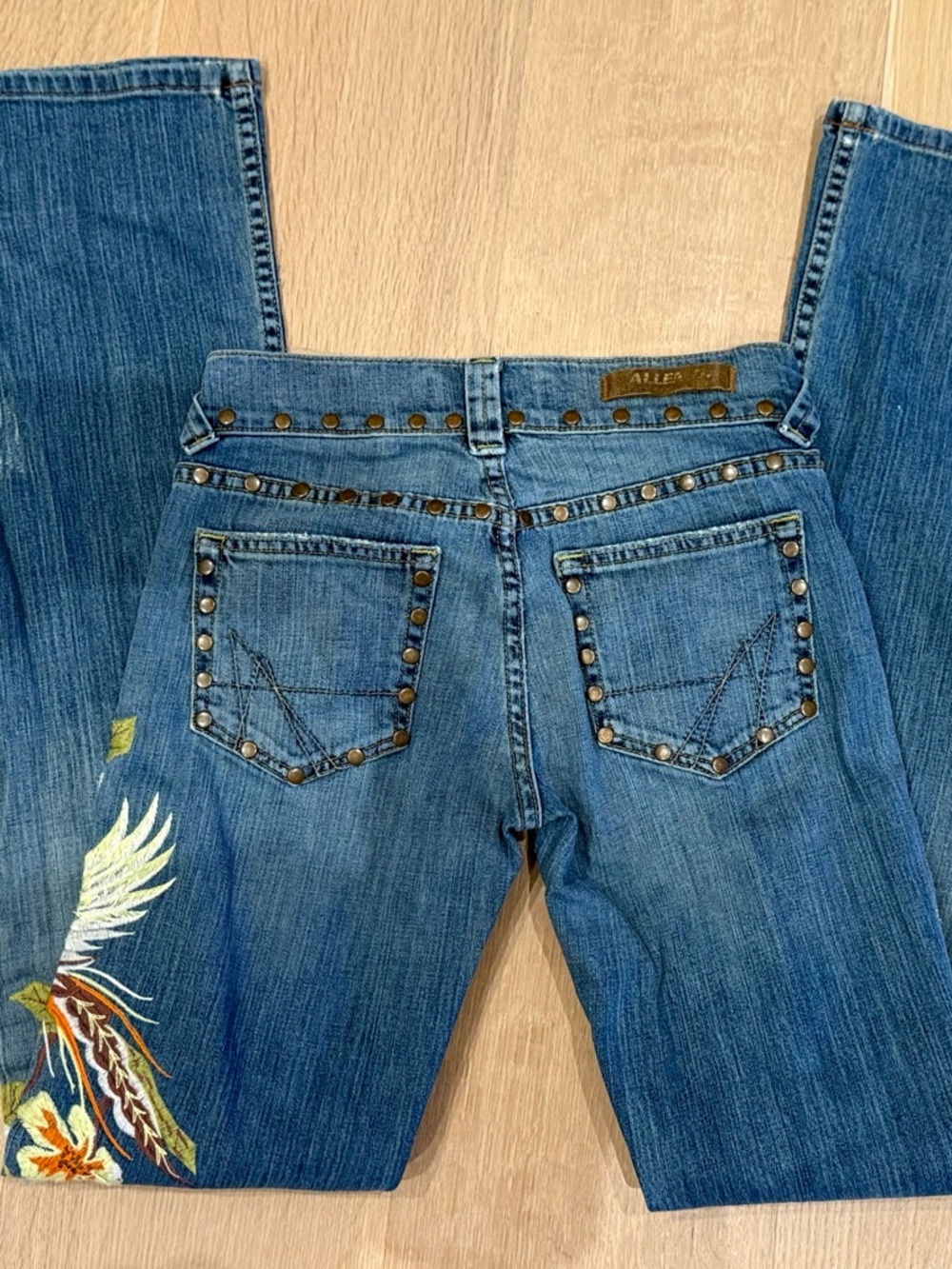 Vintage Allen B. Embroidered Blue Jeans with Floral & Bird Detail - Picture 7 of 7